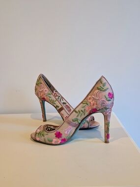 Betsey Johnson Pink Embroidered Floral Stiletto Pumps